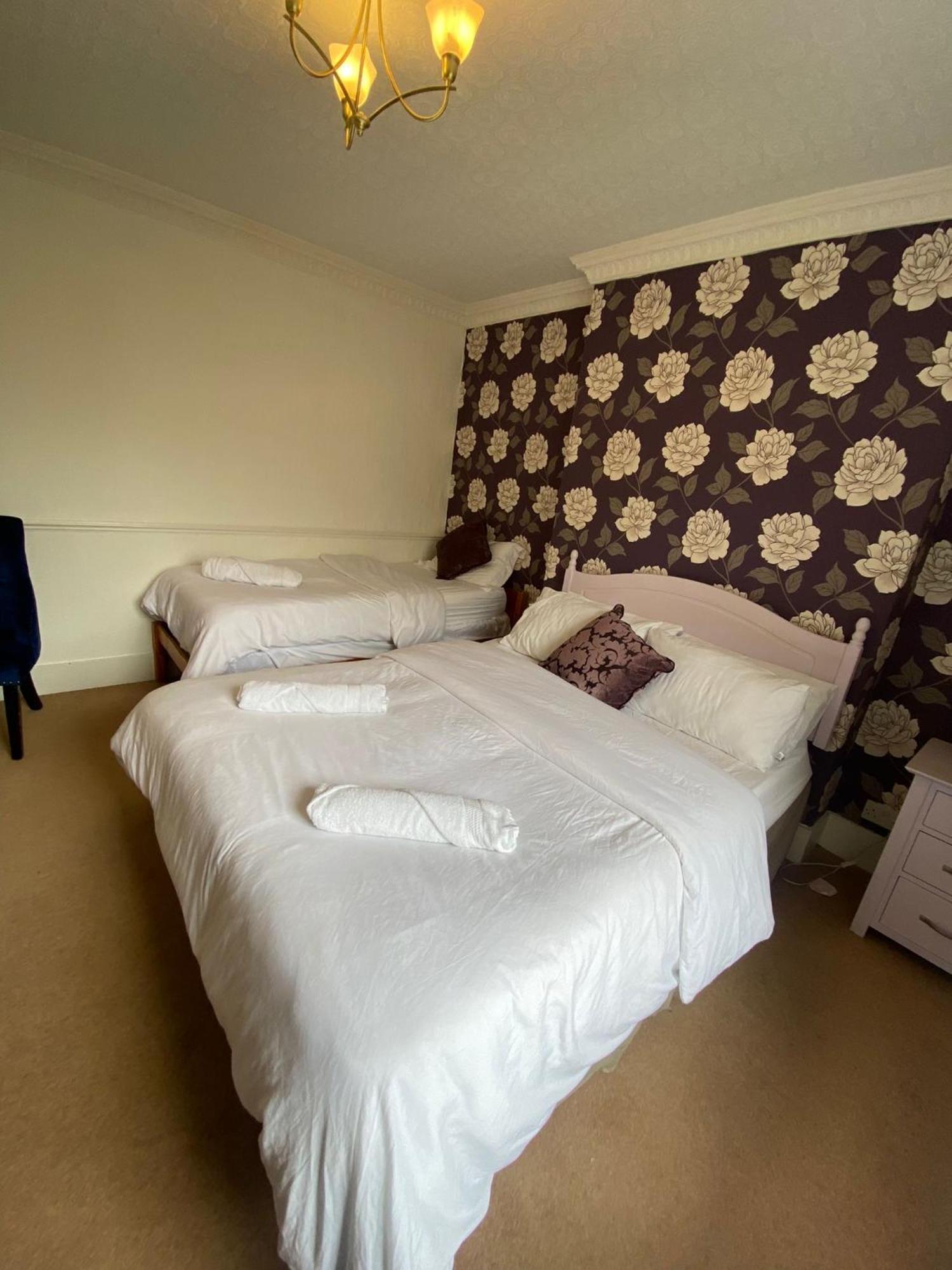 The Penruddocke Arms Bed & Breakfast Dinton  Exterior foto