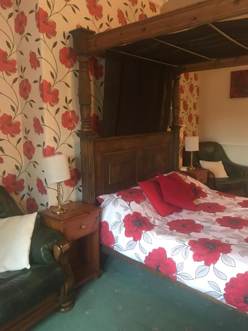 The Penruddocke Arms Bed & Breakfast Dinton  Exterior foto