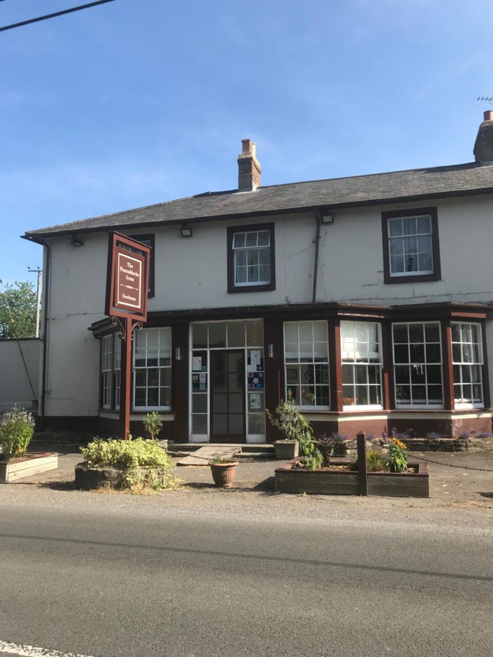 The Penruddocke Arms Bed & Breakfast Dinton  Exterior foto